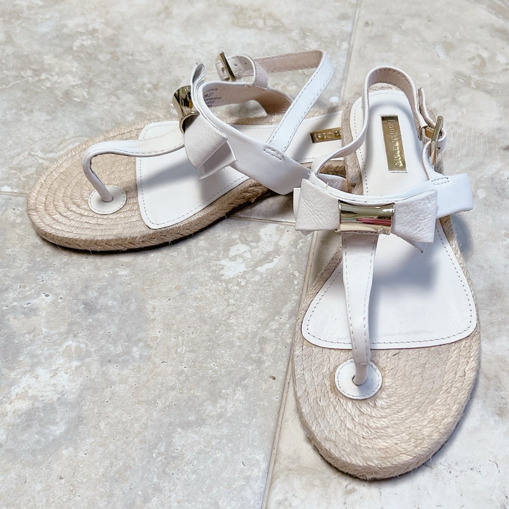 BRAND NEW Louise et Cie white leather bow tie thong sandals